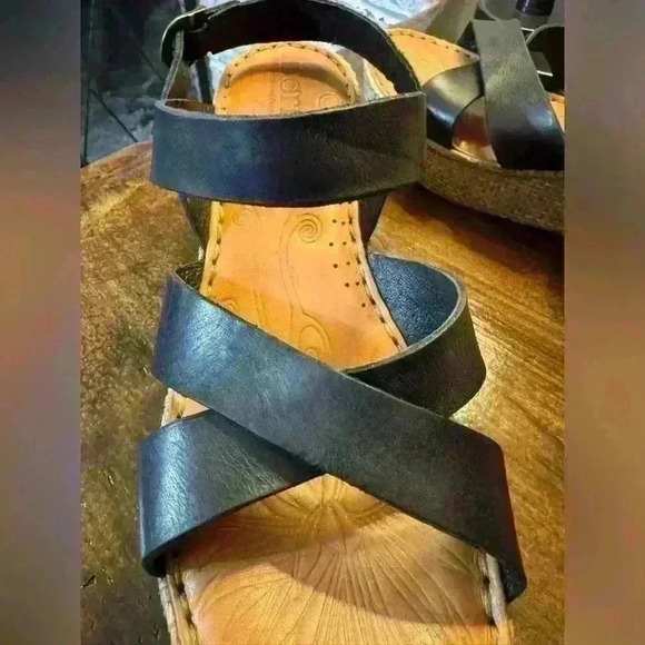 Born Wedge Sandals Women's Size 40/9 Black Leather  Cork Platform Strappy - Picture 6 of 10